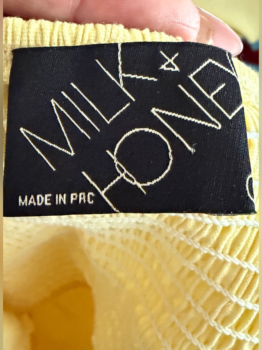 Feminine Yellow Lace-Trim Button Front Tank Top - Picture 4 of 4